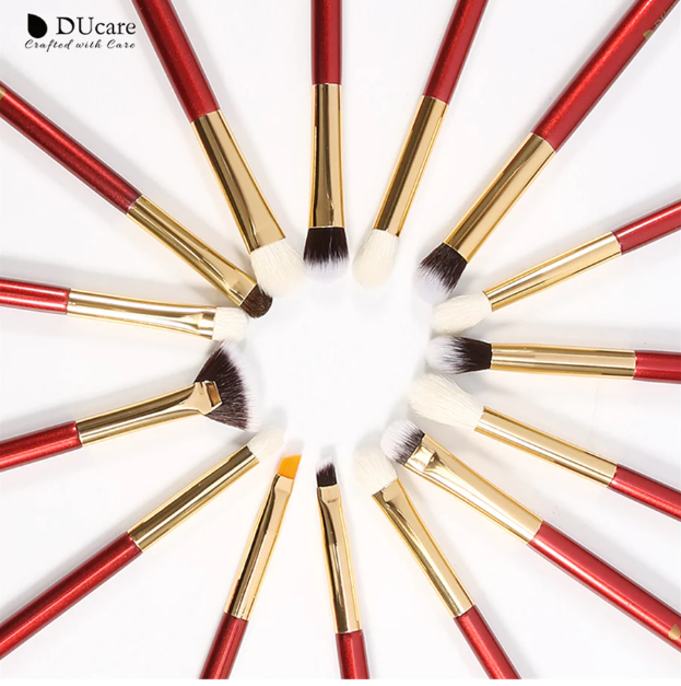 DUCARE SET DE 15 BROCHAS PARA MAQUILLAJE DE OJOS CLASSIC RED